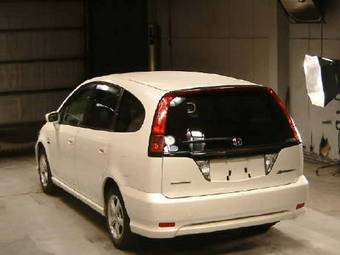 2004 Honda Stream Photos