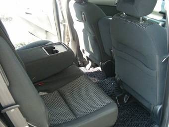 2004 Honda Stream Pictures