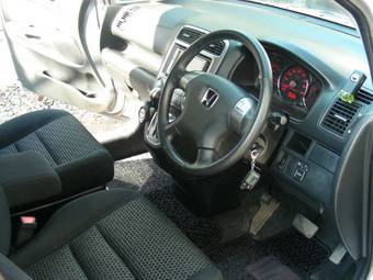 2004 Honda Stream Photos