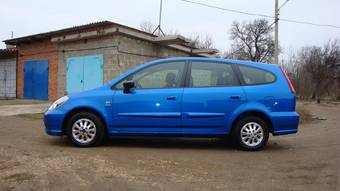 2004 Honda Stream Photos