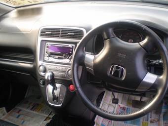 2004 Honda Stream Photos
