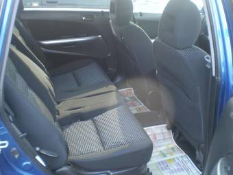 2004 Honda Stream Photos