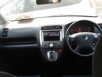 2004 Honda Stream Pics