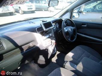 2004 Honda Stream Pictures