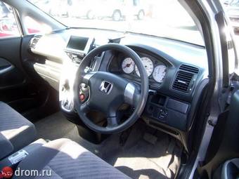 2004 Honda Stream Pics
