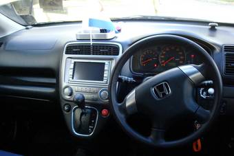 2004 Honda Stream Photos