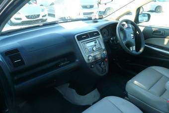2004 Honda Stream Photos