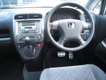 2004 Honda Stream Photos