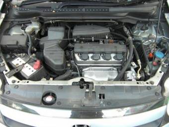 2004 Honda Stream Pictures