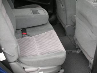 2004 Honda Stream Photos