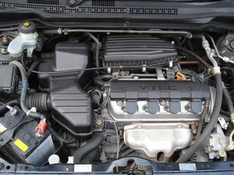 2004 Honda Stream Photos