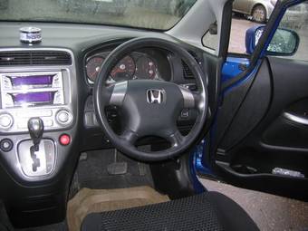 2004 Honda Stream Wallpapers