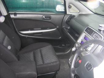 2004 Honda Stream Images