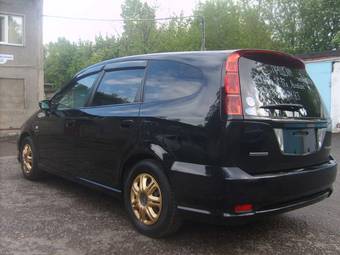 2004 Honda Stream Photos