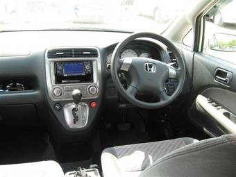 2004 Honda Stream Pictures