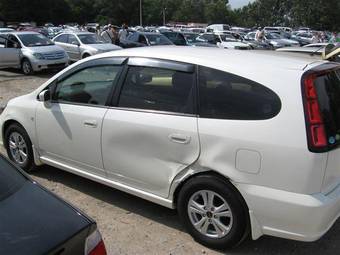 2004 Honda Stream Photos
