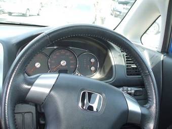 2004 Honda Stream Photos