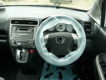 2004 Honda Stream Images