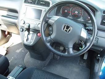 2004 Honda Stream Photos