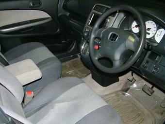 2004 Honda Stream Pictures