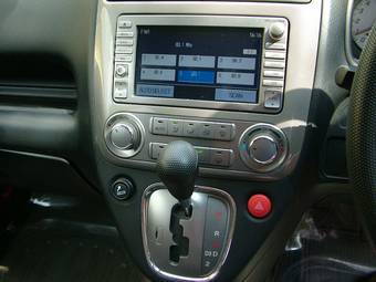 2004 Honda Stream Pictures