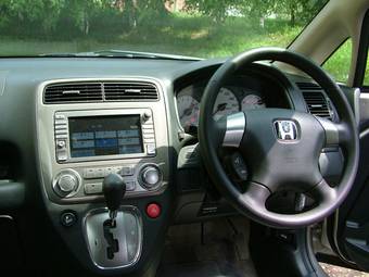 2004 Honda Stream Photos