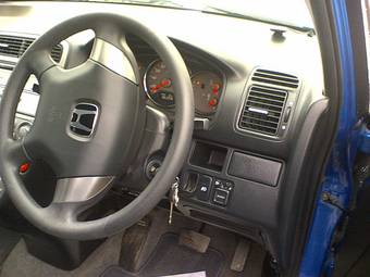 2004 Honda Stream Images