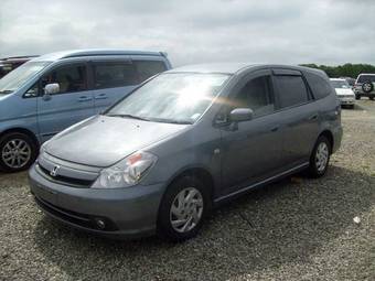 2004 Honda Stream Photos