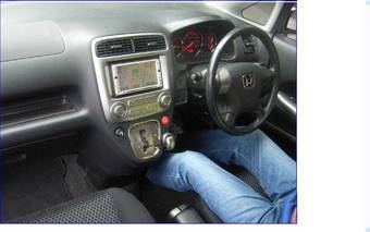 2004 Honda Stream Photos