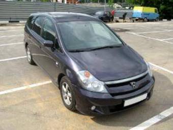 2004 Honda Stream Photos