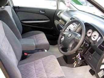 2004 Honda Stream Pictures