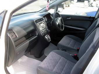 2004 Honda Stream Pictures