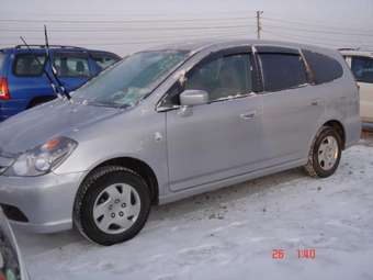 2005 Honda Stream Images