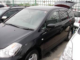 2005 Honda Stream Photos