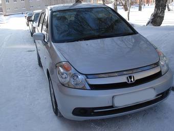2005 Honda Stream Photos