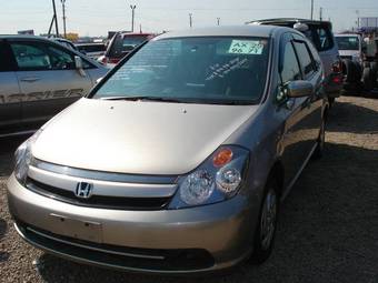 2005 Honda Stream Photos