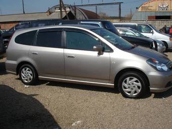 2005 Honda Stream Pictures