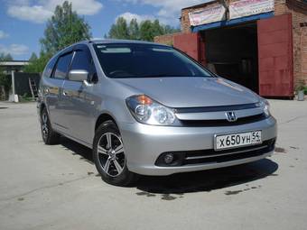 2005 Honda Stream Images