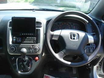 2005 Honda Stream Pictures
