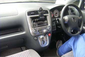 2005 Honda Stream Photos