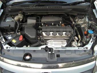 2005 Honda Stream Photos