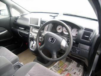 2005 Honda Stream Pictures