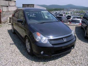 2005 Honda Stream Images