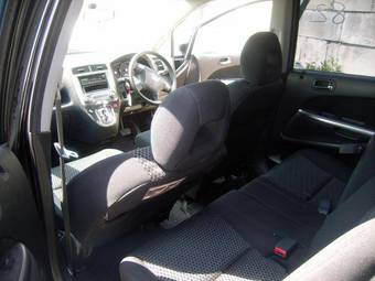 2005 Honda Stream Pictures