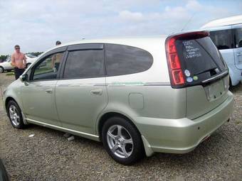 2005 Honda Stream Photos