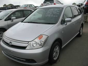 2005 Honda Stream Photos