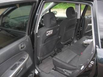 2005 Honda Stream Images