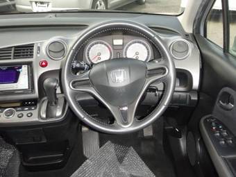 2006 Honda Stream Pics