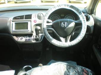 2006 Honda Stream Photos