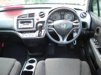2007 Honda Stream Images